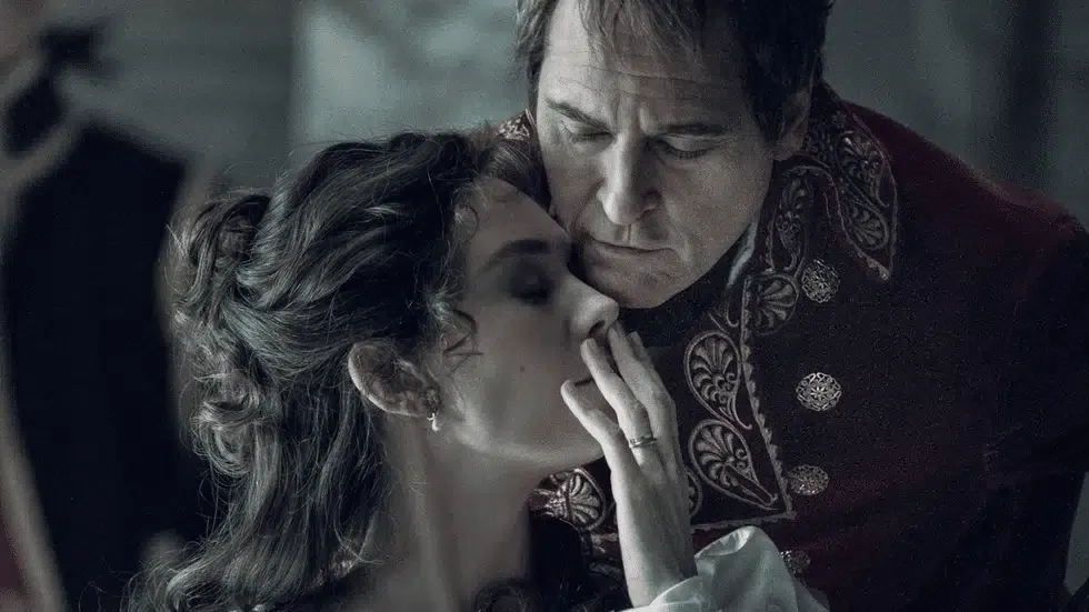 vanessa kirby y joaquin phoenix