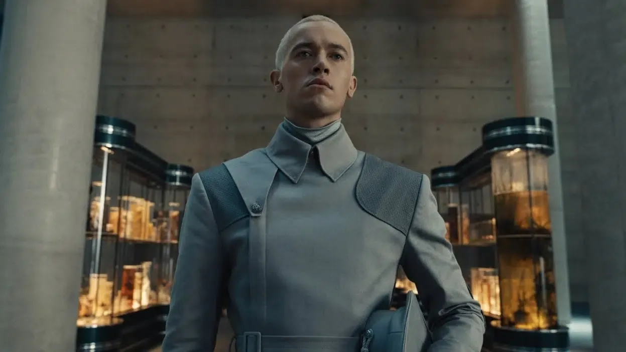 Peacekeeper Coriolanus Snow: Movie vs Book : r/Hungergames