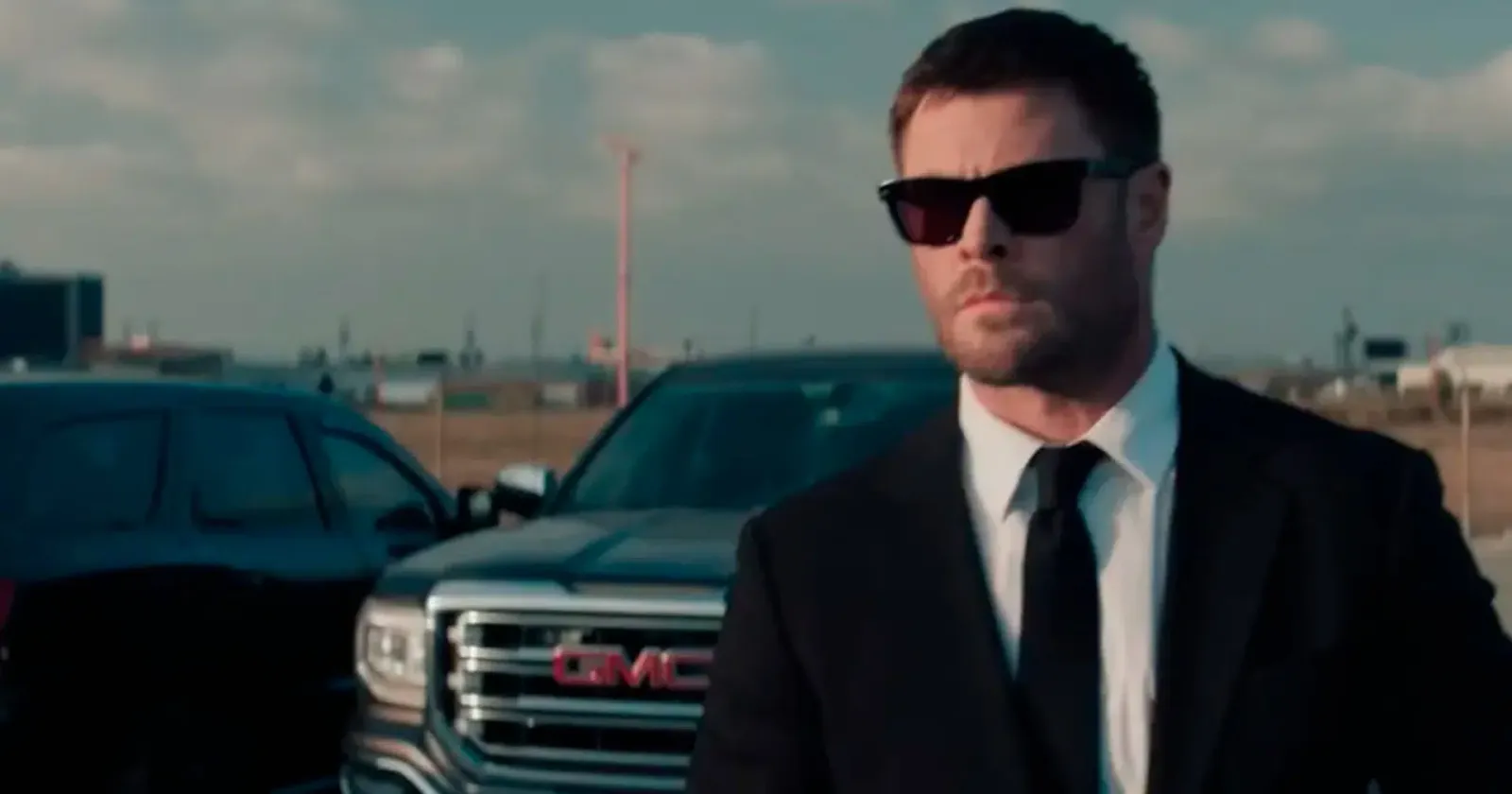 Vídeo do artigo Estrelado por Chris Hemsworth, 'Caminhos do Crime' estreia  com 100% de aprovação da crítica